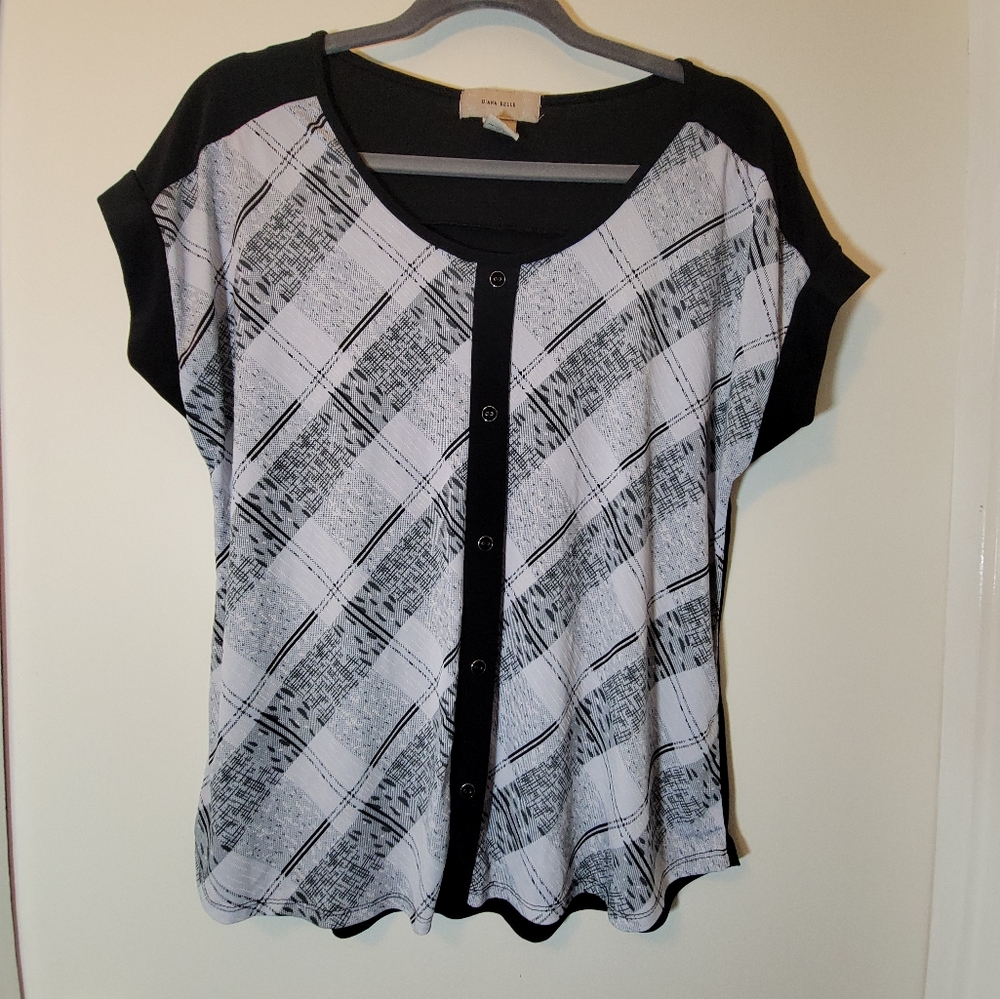 DIANE BELLE Ladies XL Black and White dress with cap sleeves.